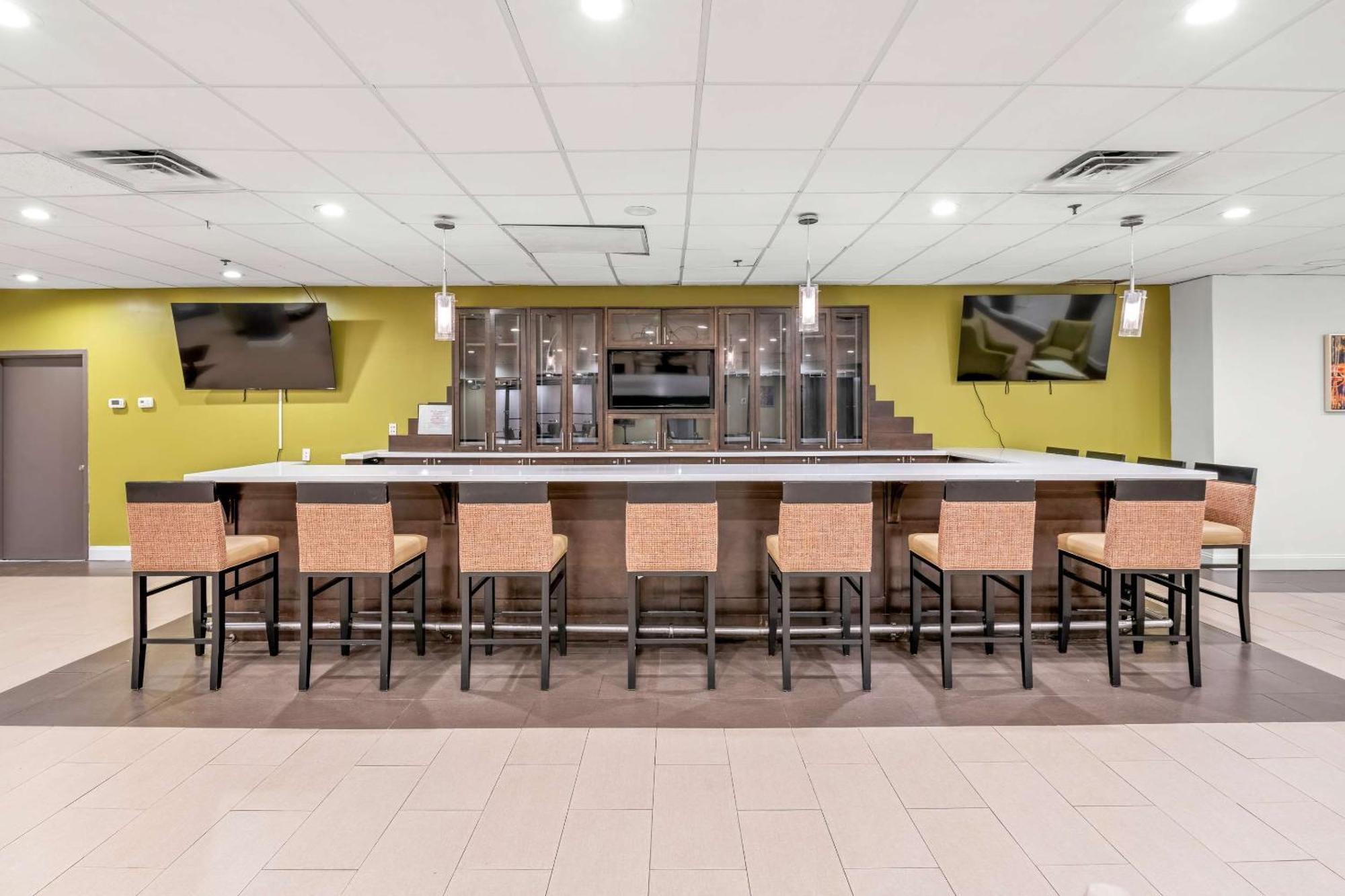 Radisson Hotel Charlotte Airport Экстерьер фото